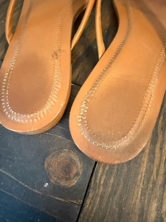 Tory Burch Chelsea Leather Flip Flop - Picture 4 of 9